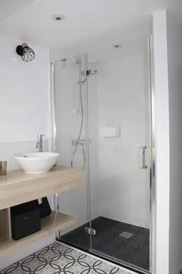 Salle de bains dans l'établissement 2 Chambres doubles en centre-ville du Mans