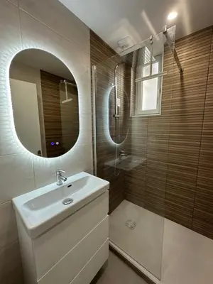 Salle de bains dans l'établissement Les Lotus - Joli F2 rénové