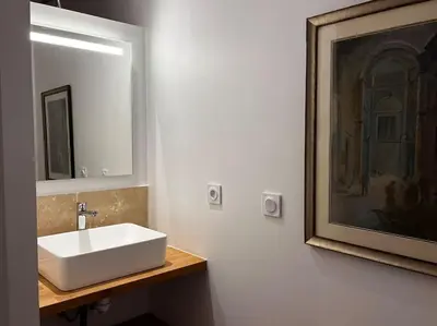 Salle de bains dans l'établissement Le Relais de l'Artiste