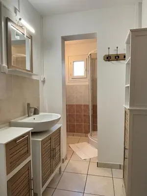 Salle de bains dans l'établissement L'entre nous, Superbe Maison au centre de St Aignan