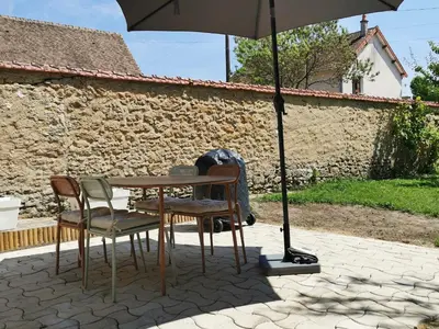 Terrasse ou espace extérieur de l'établissement Gîte de charme avec terrasse, proche circuit 24H et zoo de la Flèche, idéal pour 4 pers. - FR-1-410-438