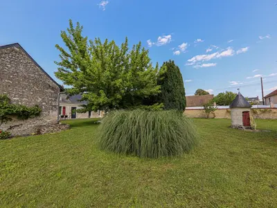 Jardin de l'établissement Gîte de charme avec terrasse, proche circuit 24H et zoo de la Flèche, idéal pour 4 pers. - FR-1-410-438