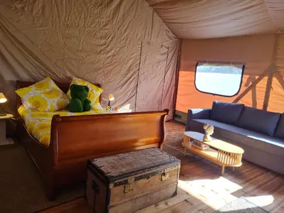 Coin salon dans l'établissement Camping de la touche