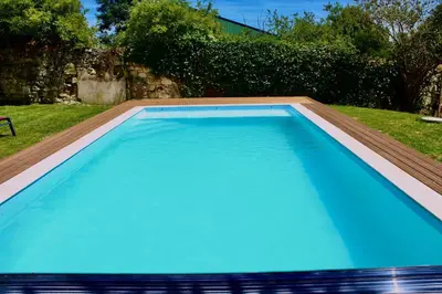 Piscine de l'établissement Le Cerisier at Closerie Les Roches - 2 Bed Country Cottage ou située à proximité