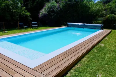 Piscine de l'établissement Le Cerisier at Closerie Les Roches - 2 Bed Country Cottage ou située à proximité