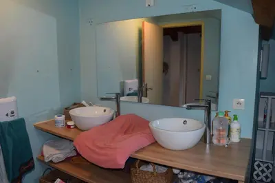 Salle de bains dans l'établissement Location24hLemans