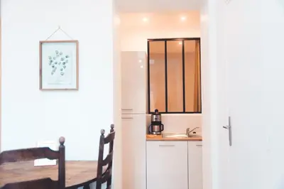 Cuisine ou kitchenette dans l'établissement Le Baudelaire, T3 en duplex