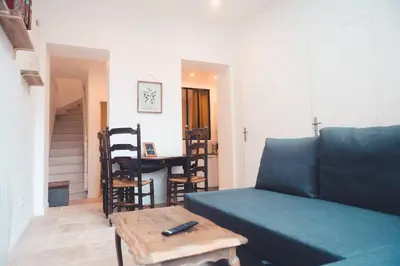 Coin salon dans l'établissement Le Baudelaire, T3 en duplex