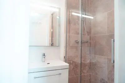 Salle de bains dans l'établissement Le Sauvignon, T2 de caractère avec jardin