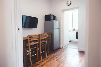 Cuisine ou kitchenette dans l'établissement Le Sauvignon, T2 de caractère avec jardin