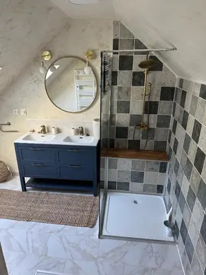 Salle de bains dans l'établissement loue pour manifestation circuit des 24H 4 chambres de standing dans un ecrin de verdure