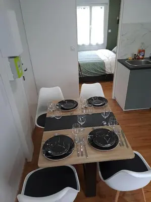 Cuisine ou kitchenette dans l'établissement T2 Jacky IC. /Moto / Circuit 24h / Oasis /Antares