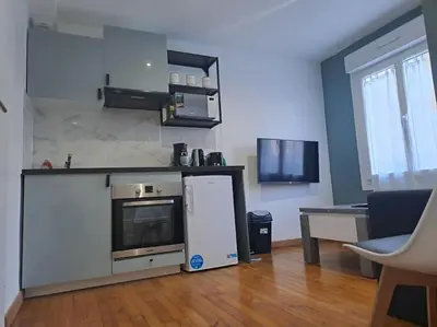 Cuisine ou kitchenette dans l'établissement T2 Tom Krist. / Circuit 24h / Oasis /Antares