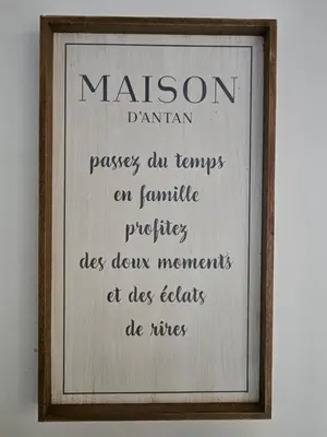Certificat, récompense, panneau ou autre document affiché dans l'établissement La petite Touche