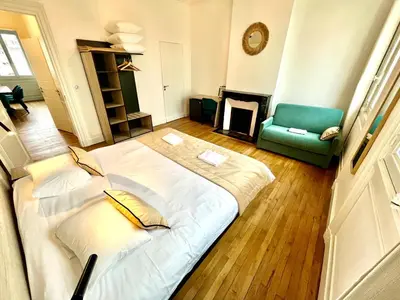 Un ou plusieurs lits dans un hébergement de l'établissement Hypercentre, spacieux, familial, l'Urbain