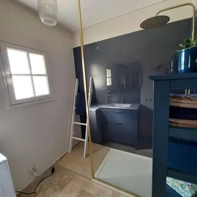 Salle de bains dans l'établissement Maison en lisière de forêt