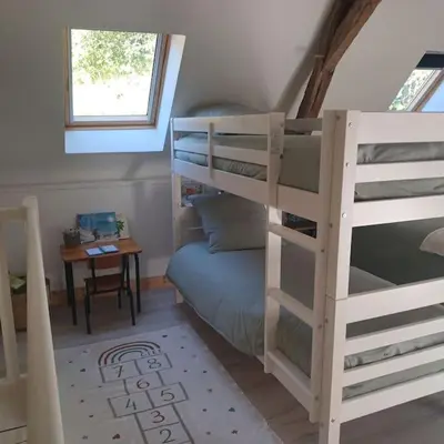 Un ou plusieurs lits dans un hébergement de l'établissement Maison en lisière de forêt