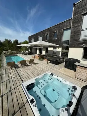 Piscine de l'établissement Villa d'exception M54 Vouvray à 2H au sud de Paris proche Amboise Chenonceau Chambord ou située à proximité