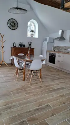 Cuisine ou kitchenette dans l'établissement Au Cœur des vignes