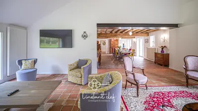 Coin salon dans l'établissement Évasion Privée au Mans - Gîte Champêtre & Équestre