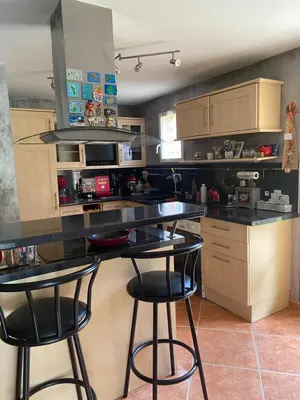 Cuisine ou kitchenette dans l'établissement Maison plein pied proche circuit 24h et PEC