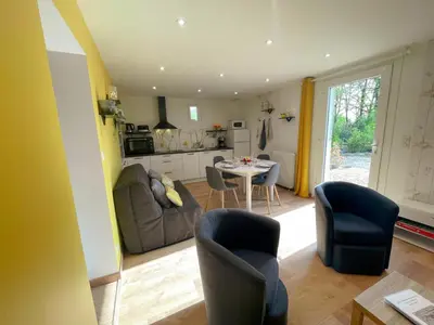 Cuisine ou kitchenette dans l'établissement Charmant gîte tout équipé avec jardin et activités pour enfants près d'Amboise. - FR-1-381-573