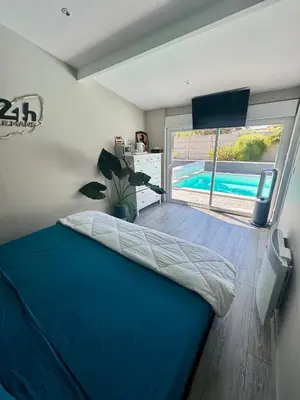 Un ou plusieurs lits dans un hébergement de l'établissement Chambre chez l'habitant avec piscine 400m Circuit 24h Le Mans