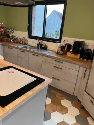 Cuisine ou kitchenette dans l'établissement Maison à proximité du circuit 24h