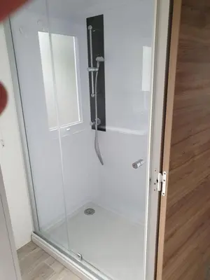 Salle de bains dans l'établissement Domaine de dugny