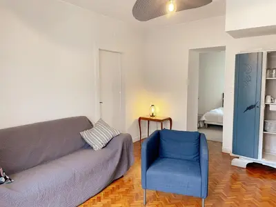 Coin salon dans l'établissement Gîte tout inclus à proximité de Beauval, 2 chambres, jardin, terrasse privée, animaux acceptés - FR-1-491-337