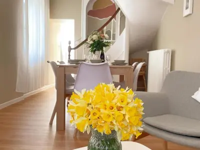Coin salon dans l'établissement Gîte tout confort pour 6-8 pers, cœur de village, parking privé, jardin clos, proche ZooParc de Beauval - FR-1-491-344