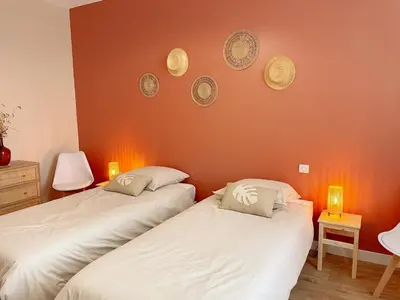 Un ou plusieurs lits dans un hébergement de l'établissement Gîte tout confort pour 6-8 pers, cœur de village, parking privé, jardin clos, proche ZooParc de Beauval - FR-1-491-344