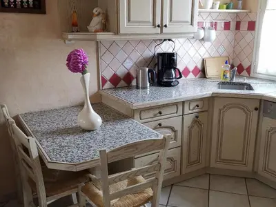 Cuisine ou kitchenette dans l'établissement Gîte familial au cœur des Châteaux de la Loire - FR-1-491-361