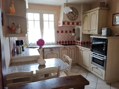 Cuisine ou kitchenette dans l'établissement Gîte familial au cœur des Châteaux de la Loire - FR-1-491-361