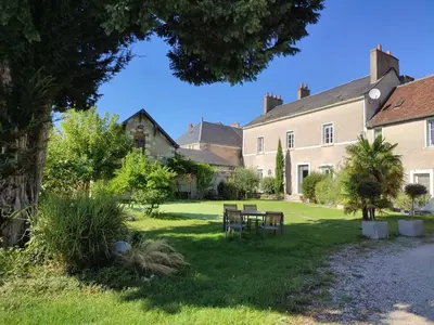 Jardin de l'établissement Chaleureux studio avec jardin commun et parking, idéal pour un couple face à l'Abbaye de Pontlevoy - FR-1-491-363