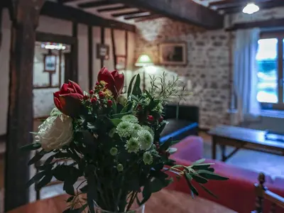 Coin salon dans l'établissement Maison restaurée avec jardin près de Vendôme, 3 chambres, cheminée, BBQ, internet, animaux acceptés - FR-1-491-367
