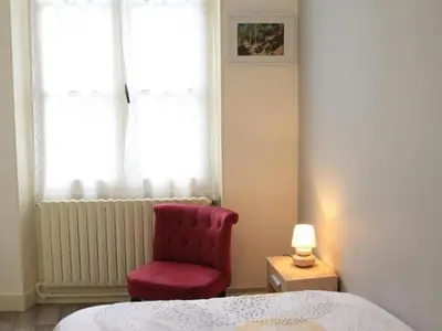 Un ou plusieurs lits dans un hébergement de l'établissement Gîte familial spacieux, idéal pour nature et randonnées - 3 chambres, jardin clos, équipement complet - FR-1-491-385
