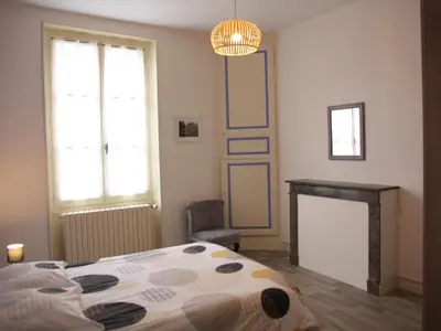 Un ou plusieurs lits dans un hébergement de l'établissement Gîte familial spacieux, idéal pour nature et randonnées - 3 chambres, jardin clos, équipement complet - FR-1-491-385