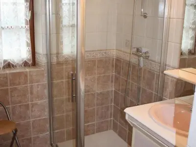 Salle de bains dans l'établissement Charmant gîte près des châteaux, jardin et rivière - FR-1-491-404