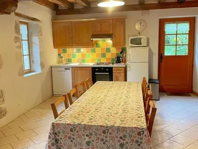 Cuisine ou kitchenette dans l'établissement Gîte tout inclus près de Blois avec jardin, idéal familles, proche châteaux de la Loire - FR-1-491-430
