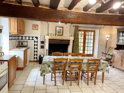 Cuisine ou kitchenette dans l'établissement Gîte de charme avec jardin clos et animaux acceptés - FR-1-491-440