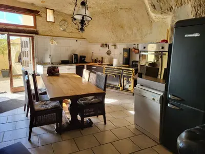 Cuisine ou kitchenette dans l'établissement La grotte