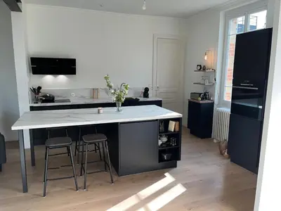 Cuisine ou kitchenette dans l'établissement Maison Coeur centre ville Arnage 24h du Mans