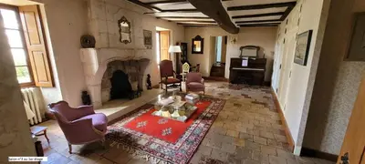 Coin salon dans l'établissement Nouveau! Propriété historique avec piscine, proche châteaux de la Loire et Futuroscope