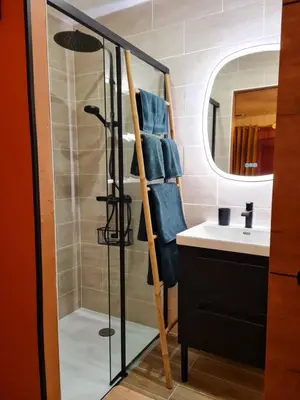Salle de bains dans l'établissement Home Gãyatri