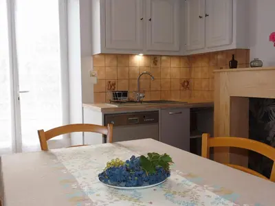 Cuisine ou kitchenette dans l'établissement Maison avec jardin clos et terrasse couverte en Touraine, proche des châteaux et nature préservée. - FR-1-381-574