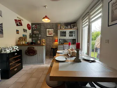 Cuisine ou kitchenette dans l'établissement Le Nid des Pilotes - Circuit Bugatti - Piscine - 4pers