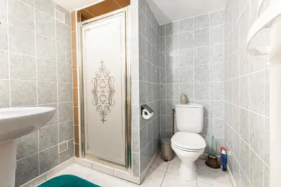 Salle de bains dans l'établissement Montino - Studio 5 min du circuit - Parking - Wifi