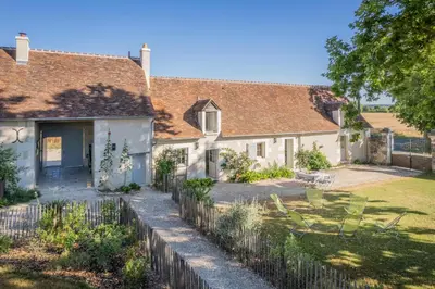 Jardin de l'établissement Le Puits Renaissance - Gîtes de caractère et piscine chauffée
