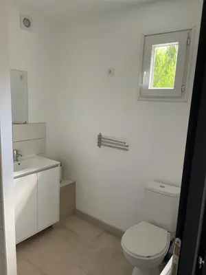 Salle de bains dans l'établissement Les Chalets du Mancel : Chalet Lulu - Bouleries Jump - 24h du Mans